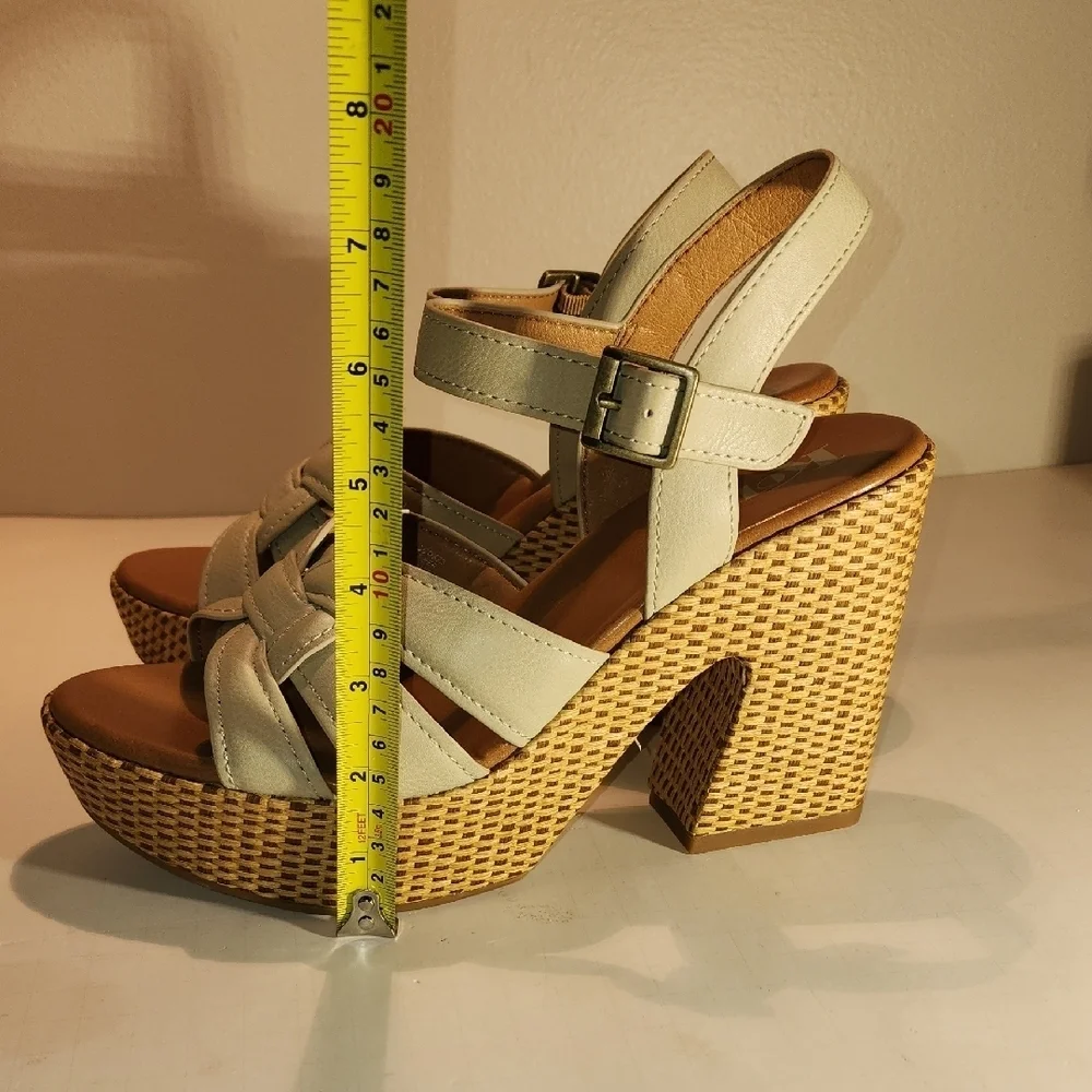 Kork-Ease Cream and Tan Woven Platform Heels